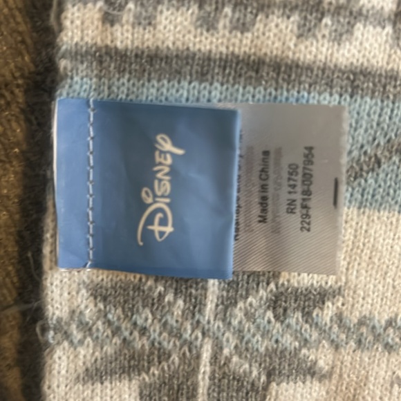 Frozen Beanie, Scarf and mittens Set - Picture 10 of 15